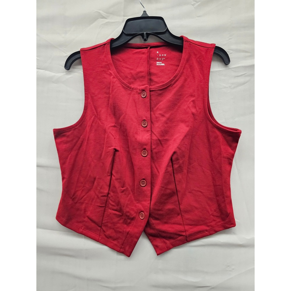 A New Day Womens Red Button Front Knit Vest Sleeveless Ponte Top Medium NEW‎